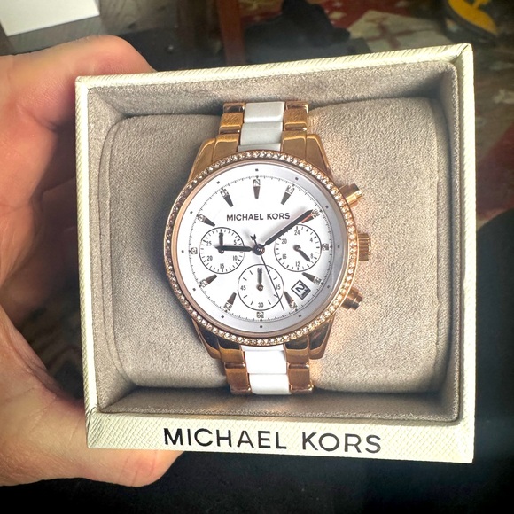 Michael Kors Women’s Watch- white ceramic with Rose gold tone band. - Picture 1 of 5